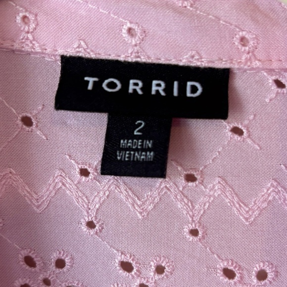 Torrid Plus Sz 2X Pink Eyelet Button Down Peplum Shirt - Picture 11 of 13
